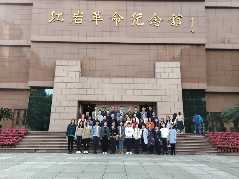 1573616595546247.jpg 8、紀念館合影.jpg